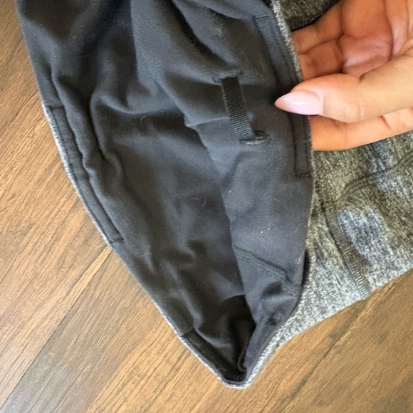 Lululemon Run: Turn Around Tight
Heathered Black - Picture 10 of 10